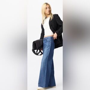 Uniqlo Drapey Wide Leg Denim Jeans in Darker Blue Size 28